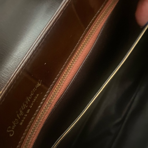 Saks Fifth Avenue Vintage 1960s/70 Brown crocodile embossed leather Handbag. - Picture 6 of 13